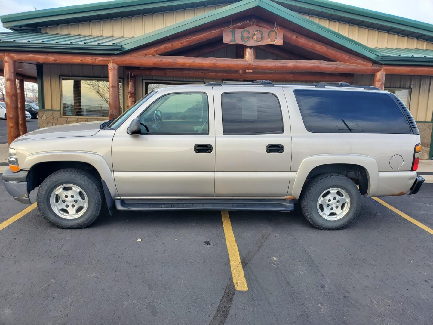 2006 Pewter Chevrolet Suburban LS (3GNFK16ZX6G) with an 5.3L V8 Vortec SFI Flex Fuel engine, 4-Speed Automatic transmission, located at 1600 E Hwy 44, Rapid City, SD, 57703, (605) 716-7878, 44.070232, -103.171410 - Photo#3